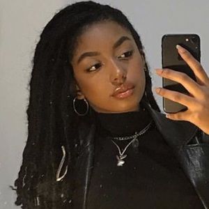 Meet your Posher, Crystal